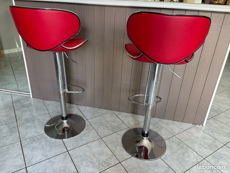 Chaise haute rouge (image 2)