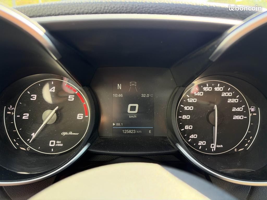 ALFA ROMEO GIULIA 2.2 D - 150 cv Super / Sans AD Blue + attelage (image 17)