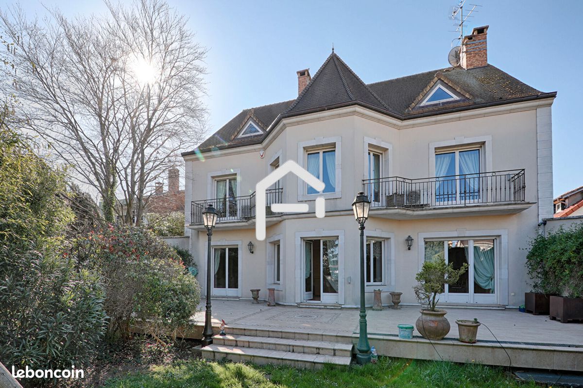 Maison 10 pièces 450 m² · à Orly · 450 m² · 999 900 €