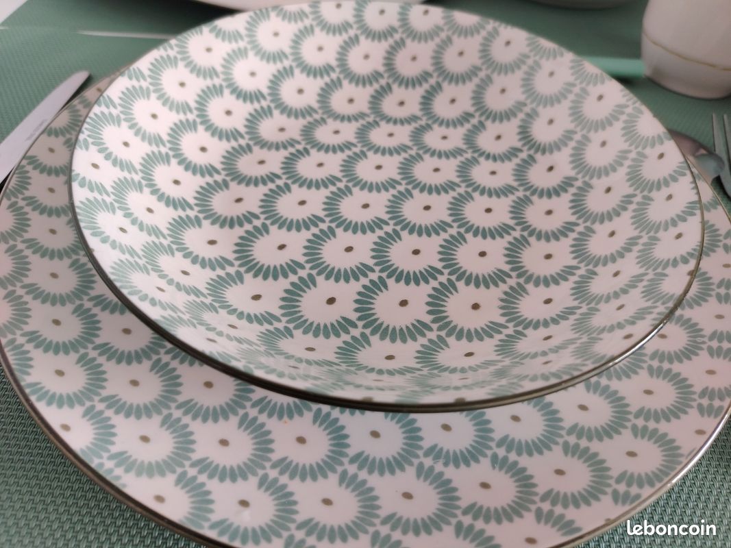 Lot de 8 assiettes et 7 saladiers (image 11)