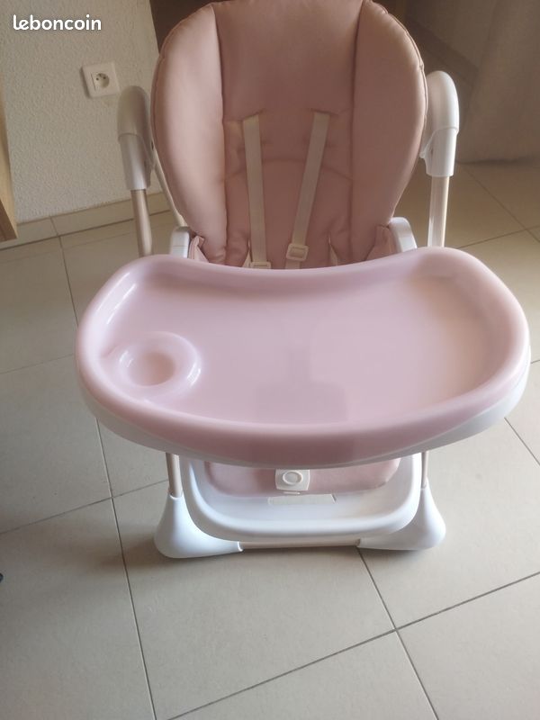 Chaise haute (image 1)