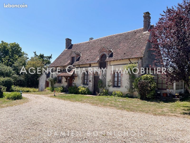 Maison 7 pièces 135 m² · à Charny Orée de Puisaye · 135 m² · 189 500 €