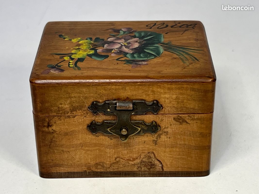 BOITE À BIJOUX EN BOIS D'OLIVIER SOUVENIR DE NICE CAPITONNÉE XIXème (image 3)