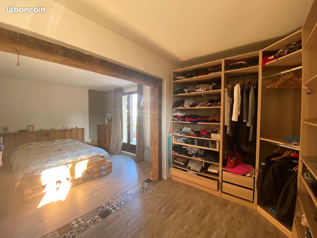 Dressing Pax (image 1)