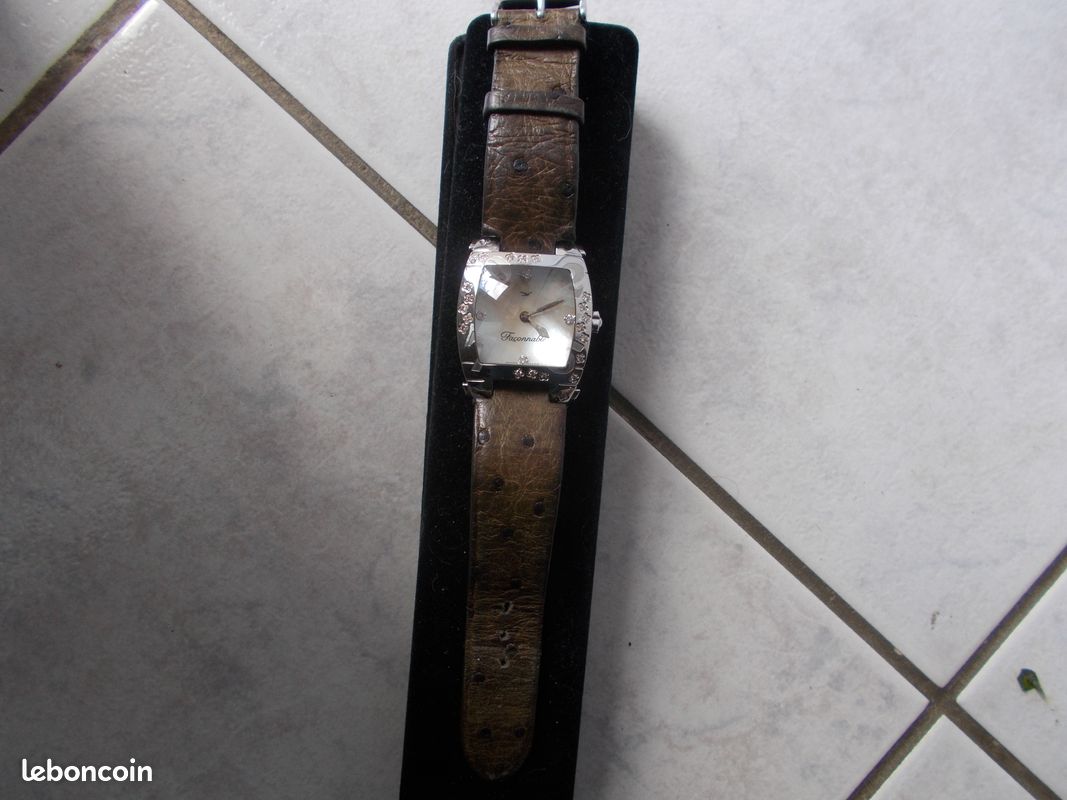 Montre femme Faconnable (image 1)