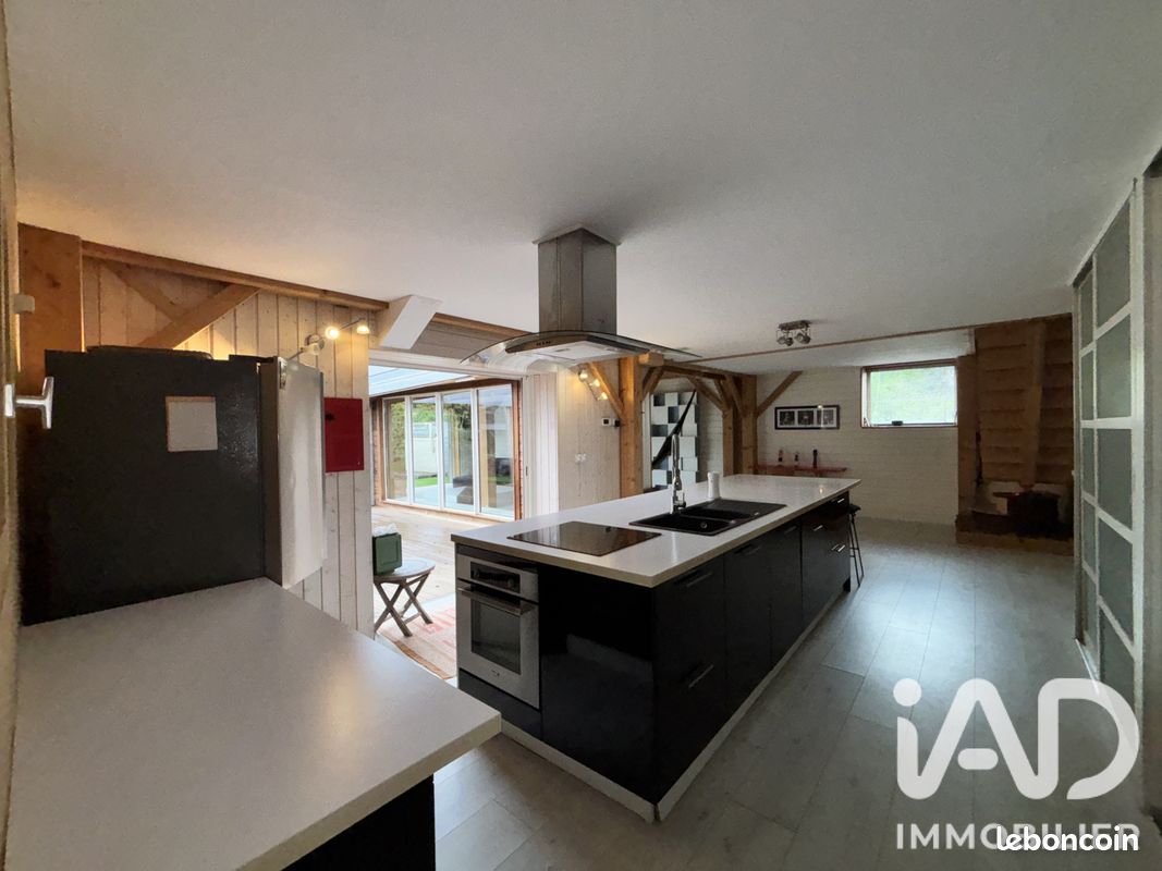 Maison 5 pièces 146 m² · à Charron · 146 m² · 230 000 €