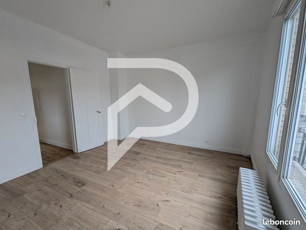 https://img.leboncoin.fr/api/v1/lbcpb1/images/d2/f5/31/d2f53159d60434e941245f5ce51ae56ef3642651.jpg?rule=ad-image