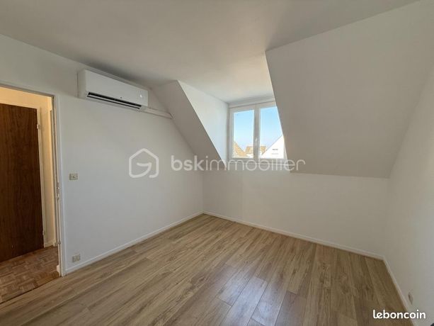 https://img.leboncoin.fr/api/v1/lbcpb1/images/d2/f5/7b/d2f57b0ddfddbd9ab0dc66d9e2c37bbda166d31c.jpg?rule=ad-image
