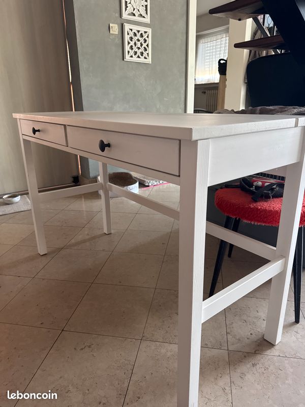 Bureau (image 2)