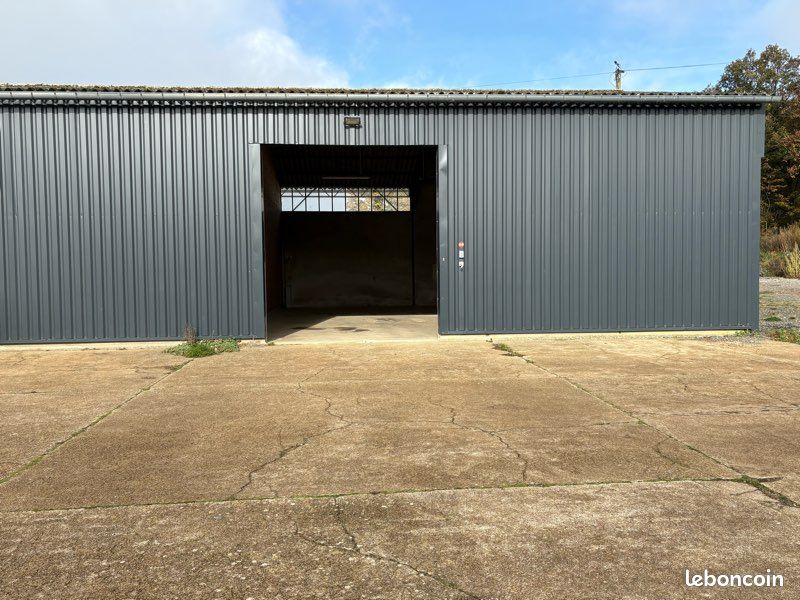 Hangar (image 1)