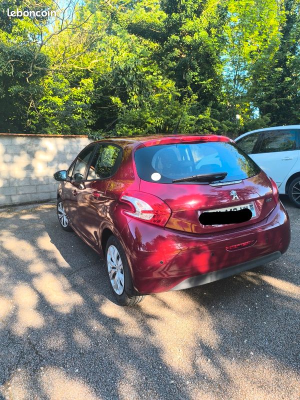 Peugeot 208 (image 1)