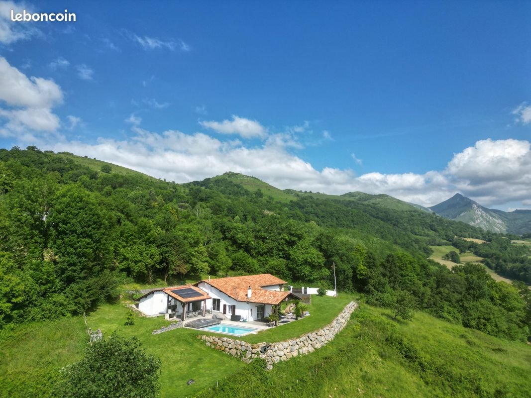 Maison 6 pièces 206 m² · à Saint-Jean-Pied-de-Port · 206 m² · 650 000 €