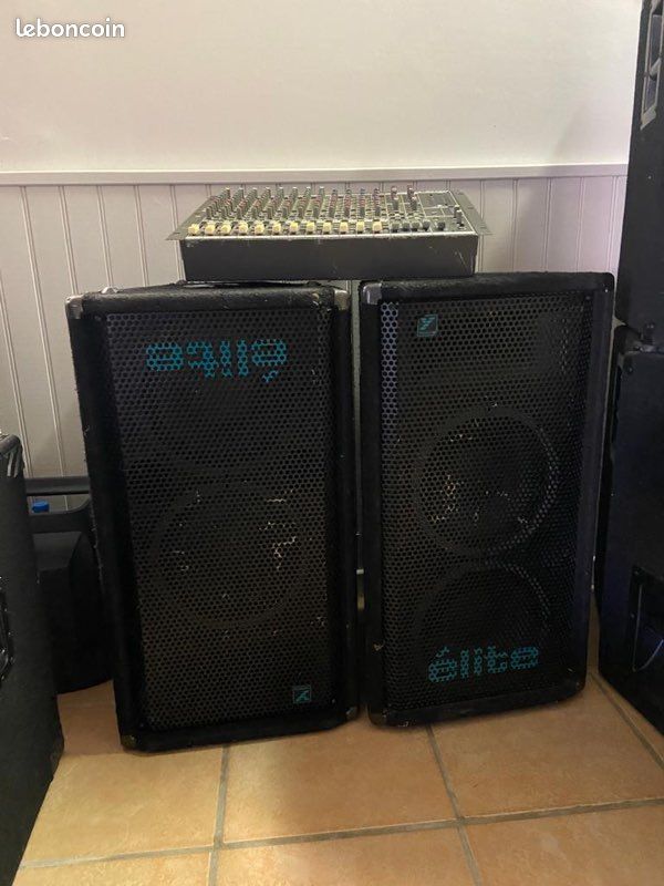 Tables de mixage et enceintes (image 2)