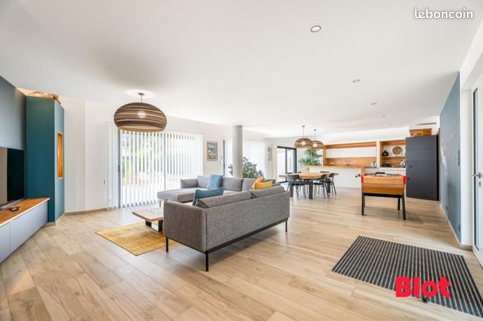 Maison 6 pièces 267 m²