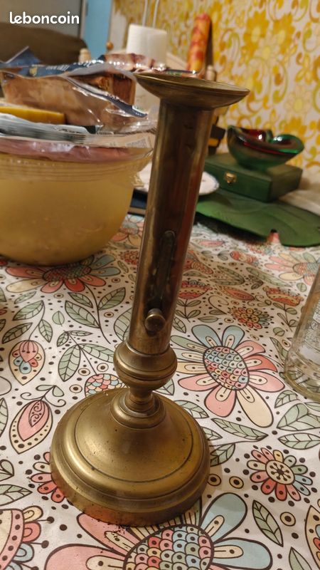 Bougeoir poussoir en laiton (image 3)