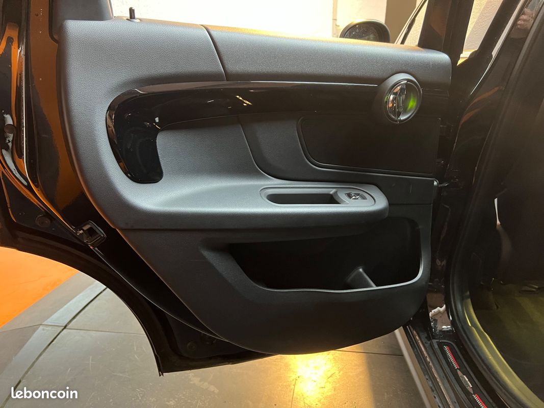 MINI COUNTRYMAN 1.5 134cv+88cv HYBRID PHEV COOPER SE ALL4 BVA JCW / TOIT OUVRANT / APPLECARPLAY / SIEGES CHAUFFANTS (image 25)