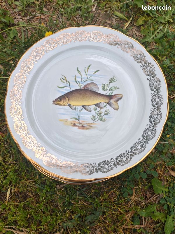 Lot 10 assiettes à poisson vintage Porcelaine Française PF bord doré – motifs variés (image 1)