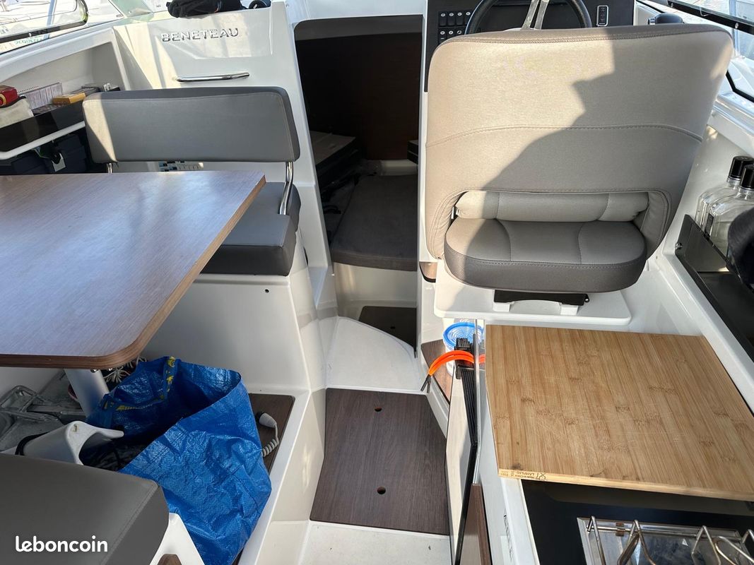 BENETEAU ANTARES 8 Année 2021 (image 3)