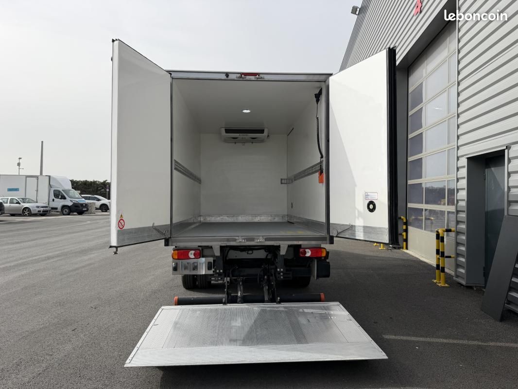 Renault Master CHASSIS CABINE FRIGO 12M3 165 CV RJ HAYON CAISSE CAZAUX GROUPE THERMOKING V300 MAX... (image 9)