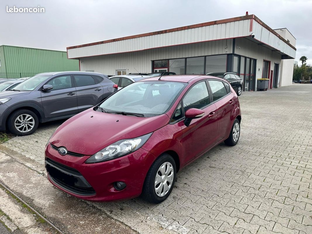 Ford fiesta 1.6 tdci 90cv climatisation bluetooth 2010 ct ok