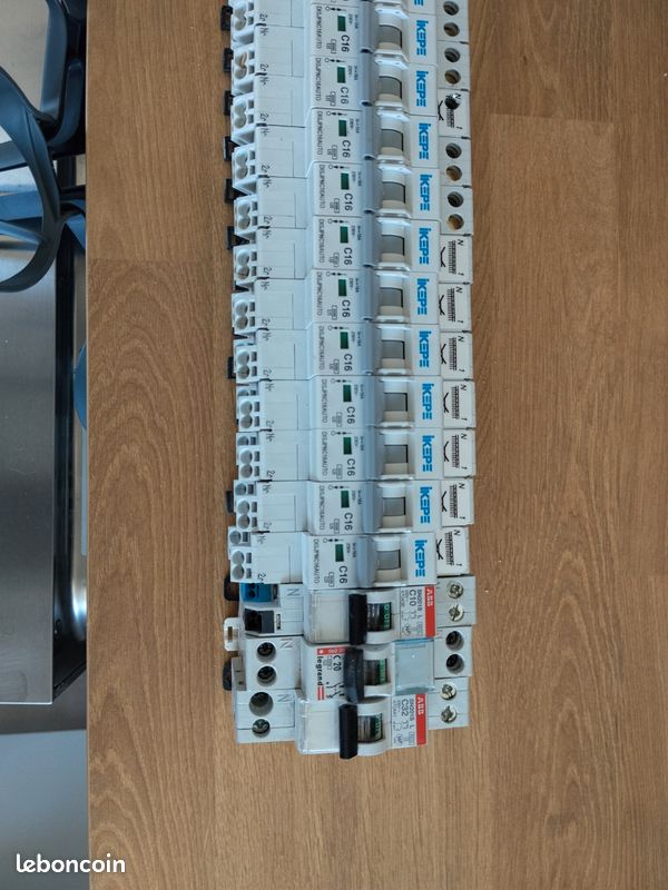 Vend lot disjoncteur (image 2)