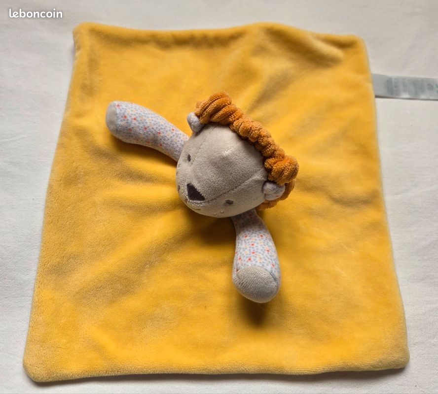 Doudou Lion carré plat jaune et à pois - Obaibi (image 1)