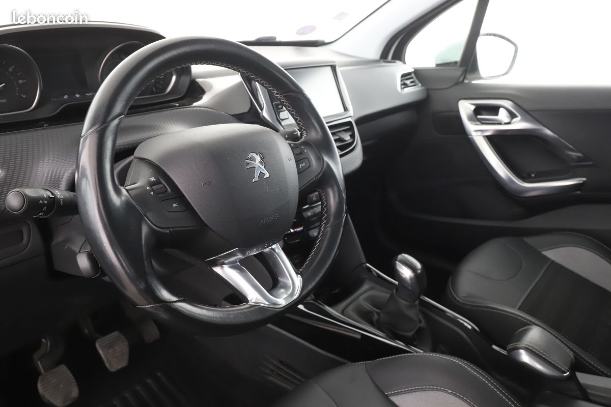 Peugeot 2008 1.2 PureTech Allure 110 ch (image 6)