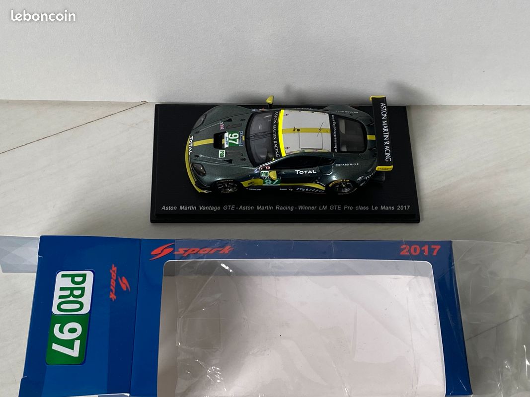 Aston Martin Vantage GTE N°99 Le Mans 2017 - Spark 1/43, état Vitrine