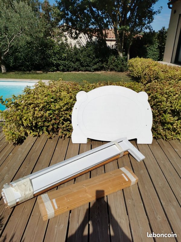 Lit (image 1)