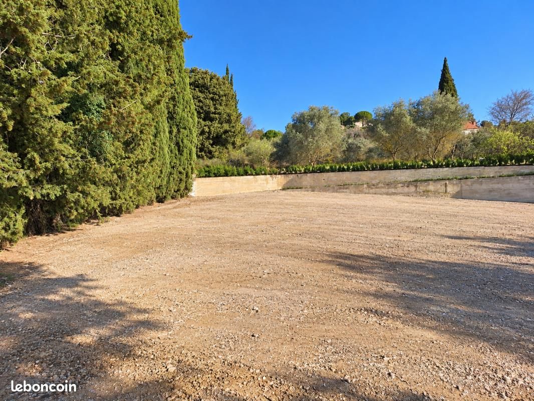 Terrain 670 m² · à Sainte-Tulle · 145 000 €