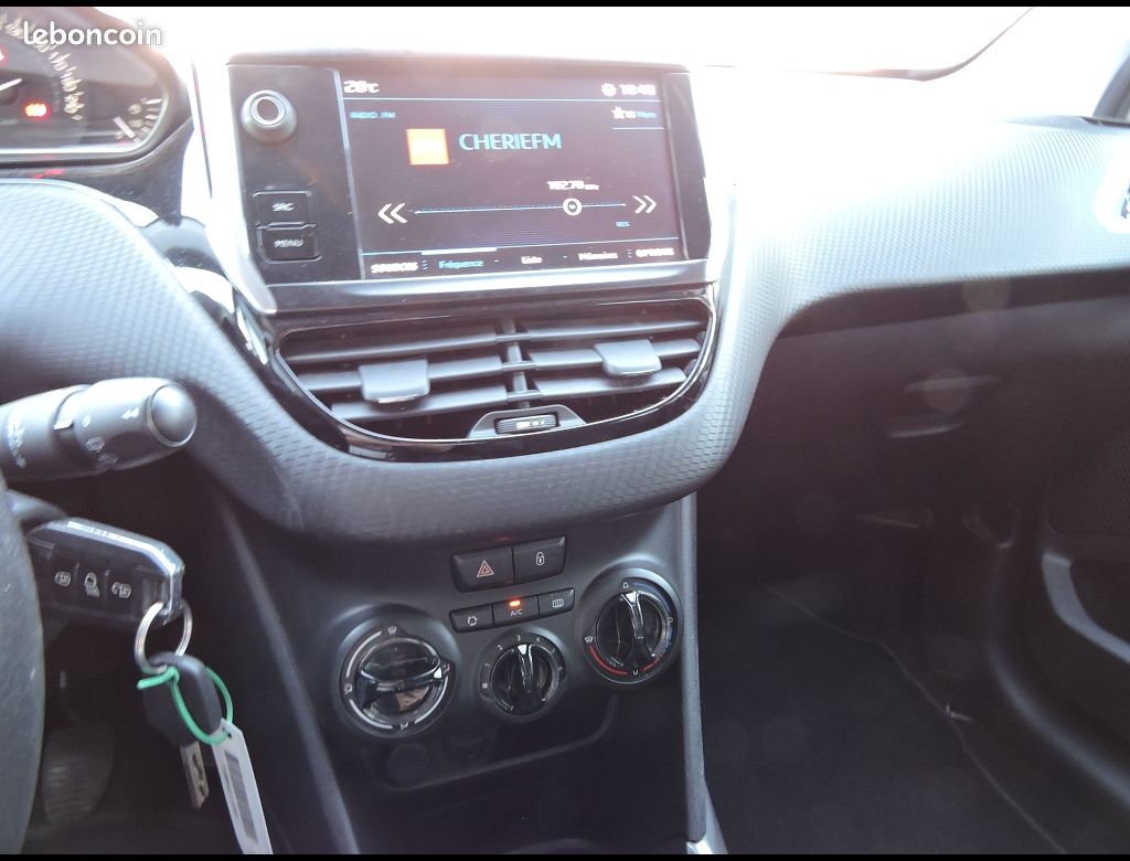 Peugeot 2008 ACTIVE PURETECH 82CH BVM5 (image 10)
