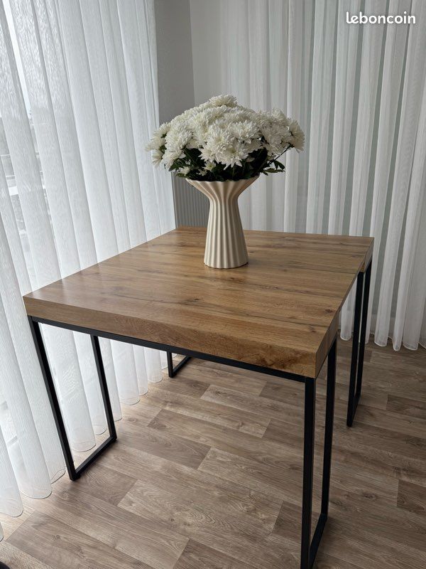 Table / Console (image 2)