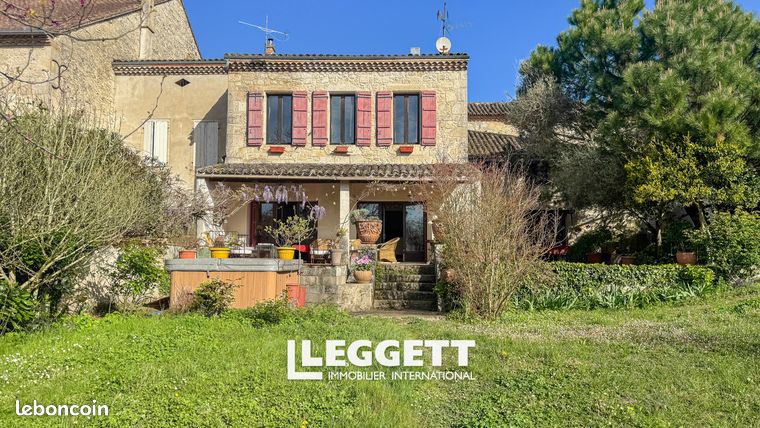Maison 10 pièces 300 m²