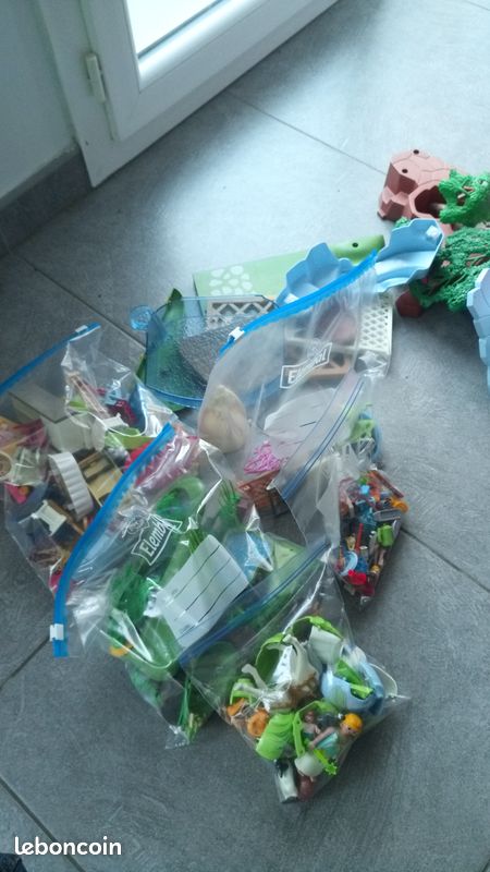 Lot 2 maisons playmobil et accessoires (image 2)