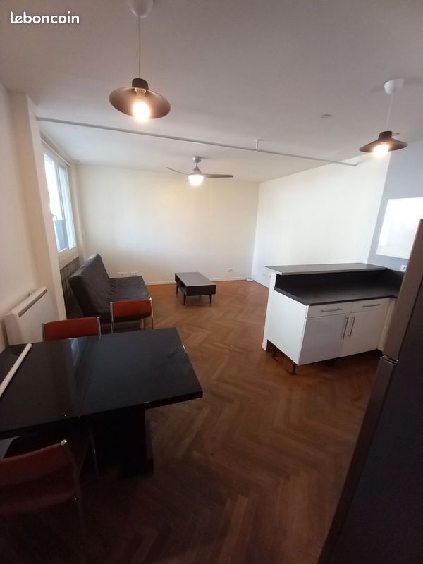 Appartement 2 pièces 45 m² · à Bron · 45 m² · 880 €/mois