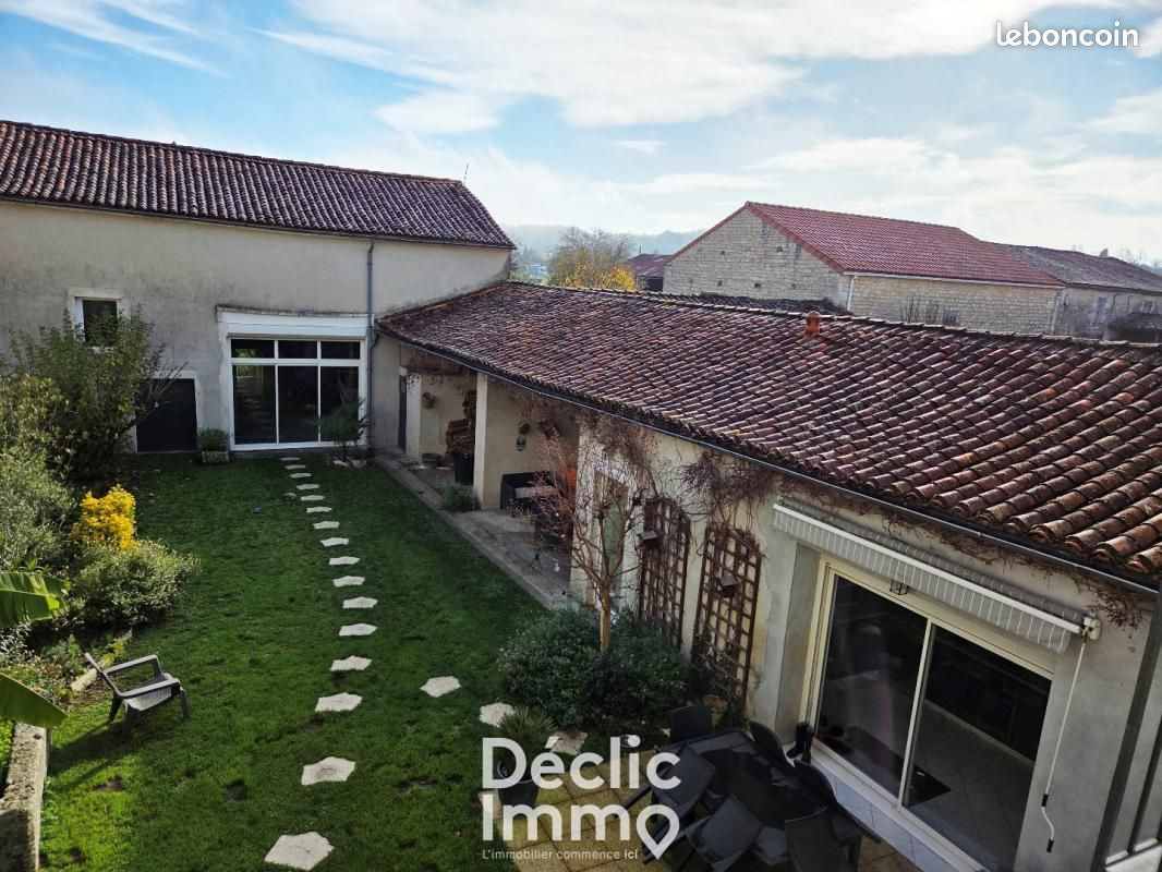Maison 8 pièces 168 m² · à Mansle-les-Fontaines · 168 m² · 268 000 €