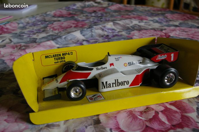 Lot De 2 Miniatures Burago 1/43 - Ferrari 641/2 Et McLaren MP4/2 - Très Bon état