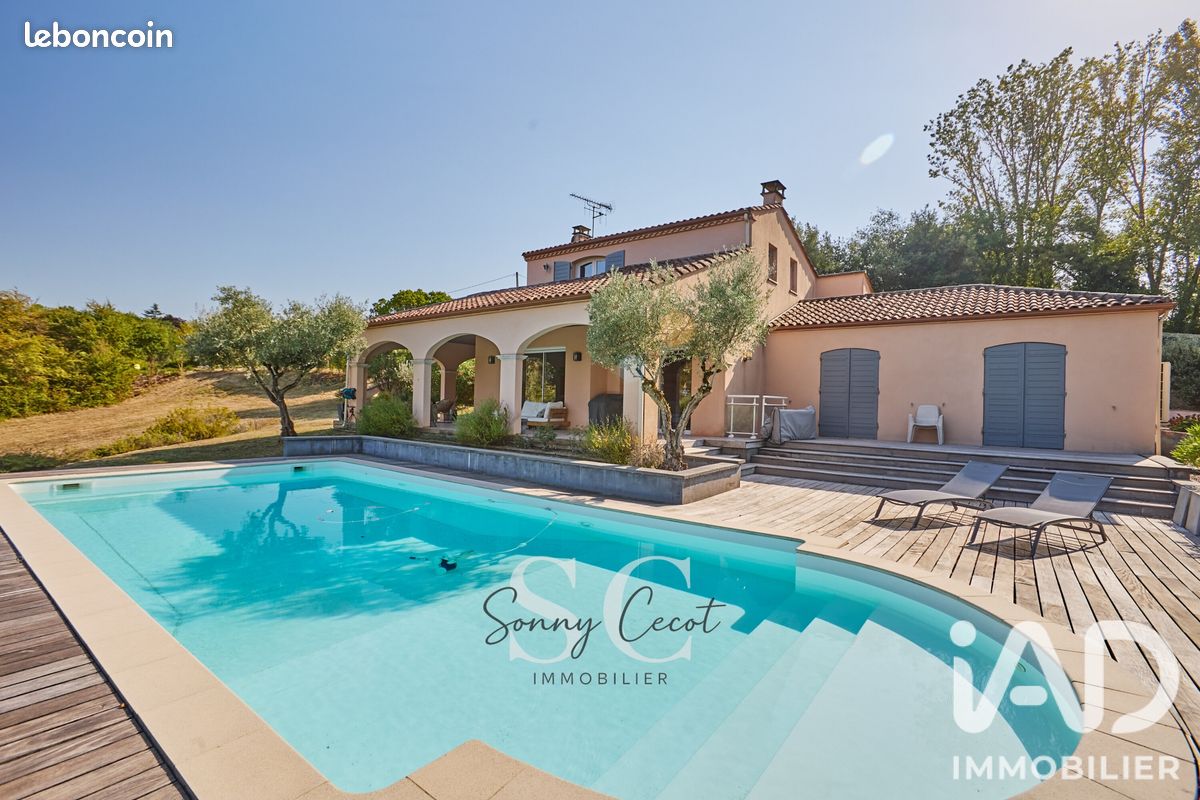 Maison 6 pièces 180 m² · à Sainte-Colombe-en-Bruilhois · 180 m² · 450 000 €