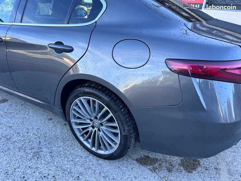 Alfa Romeo Giulia 2.2 JTD 16V 180 cv AT8 LUSSO BOÎTE AUTOMATIQUE LED 2018 (image 9)