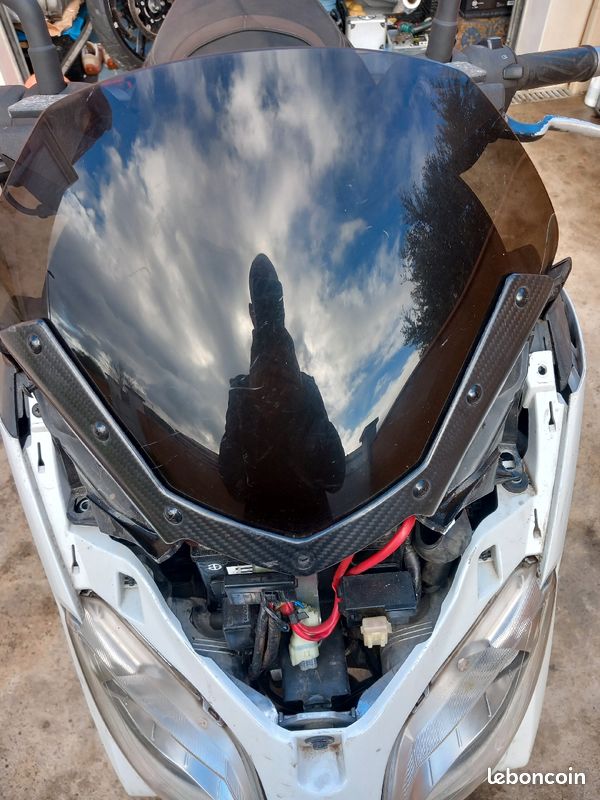 Bulle sport Momo Design X-Max Yamaha Xmax (image 1)