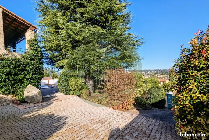 Villa 7 pièces 160 m²