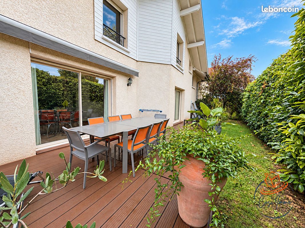 Maison 5 pièces 147 m² · à Divonne-les-Bains · 147 m² · 895 000 €