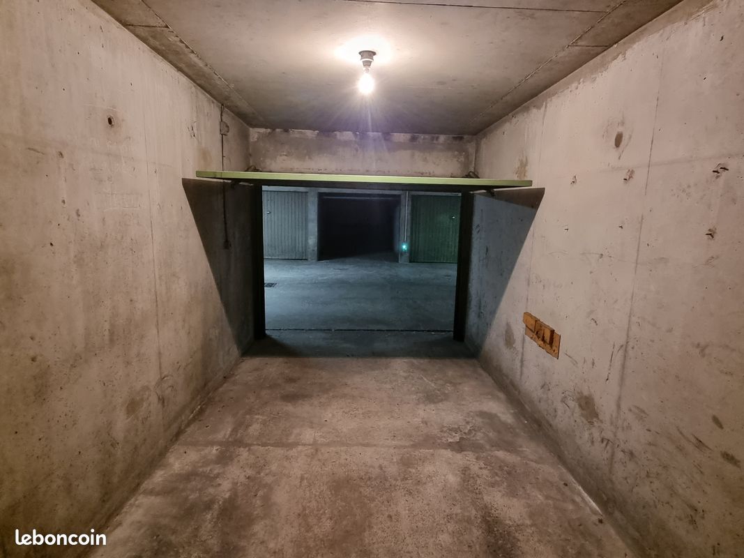 Loue Garage / Box fermé sécurisé Lyon 6 - Villeurbanne · 85 €/mois
