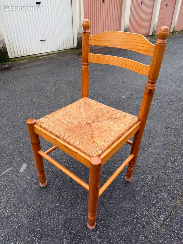 Chaise assise en paille (image 1)
