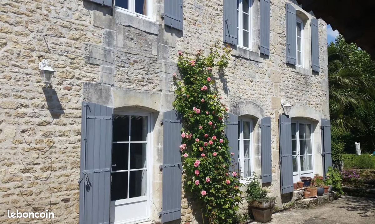 Maison 7 pièces 250 m² · à Thairé · 250 m² · 613 000 €