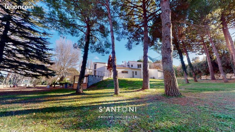 Propriété 6 pièces 326 m²