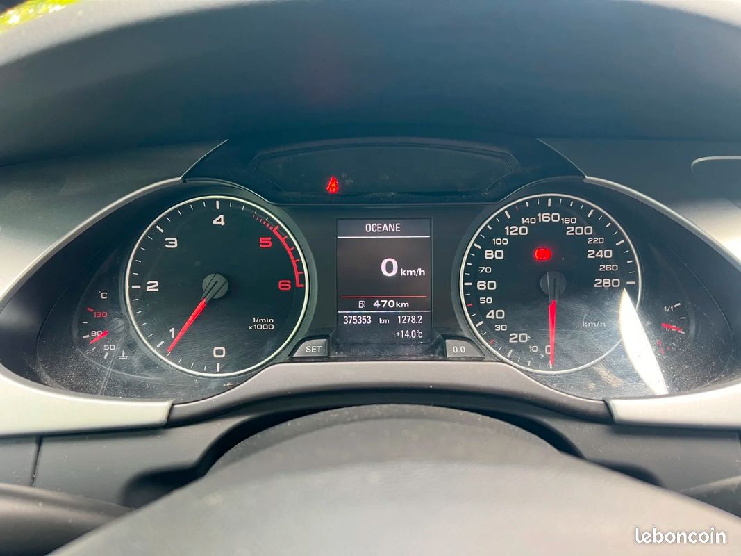 AUDI A4 AVANT 2.0 TDI 170 DPF S line (image 24)