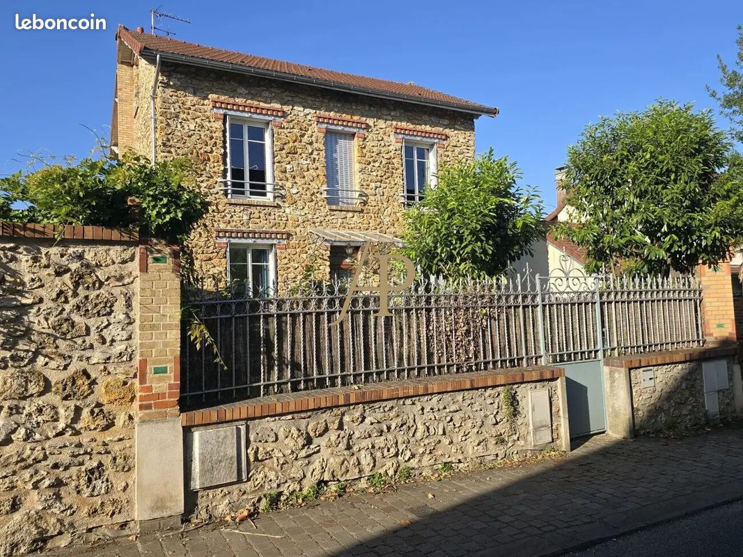 Maison 6 pièces 106 m² · à Chambourcy · 106 m² · 2 200 €