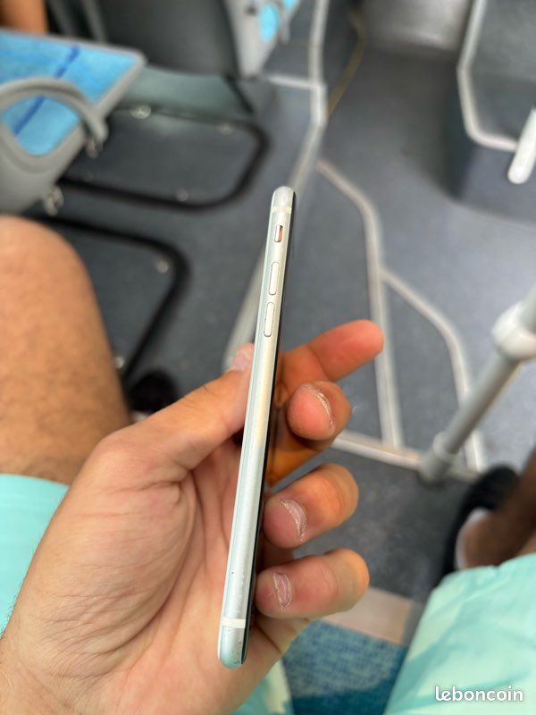 IPhone se 2020 (image 2)