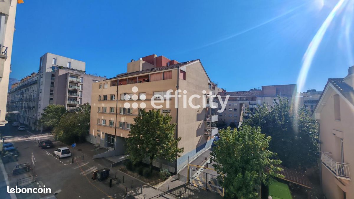 Appartement 2 pièces 52 m² · à Grenoble · 52 m² · 75 000 €